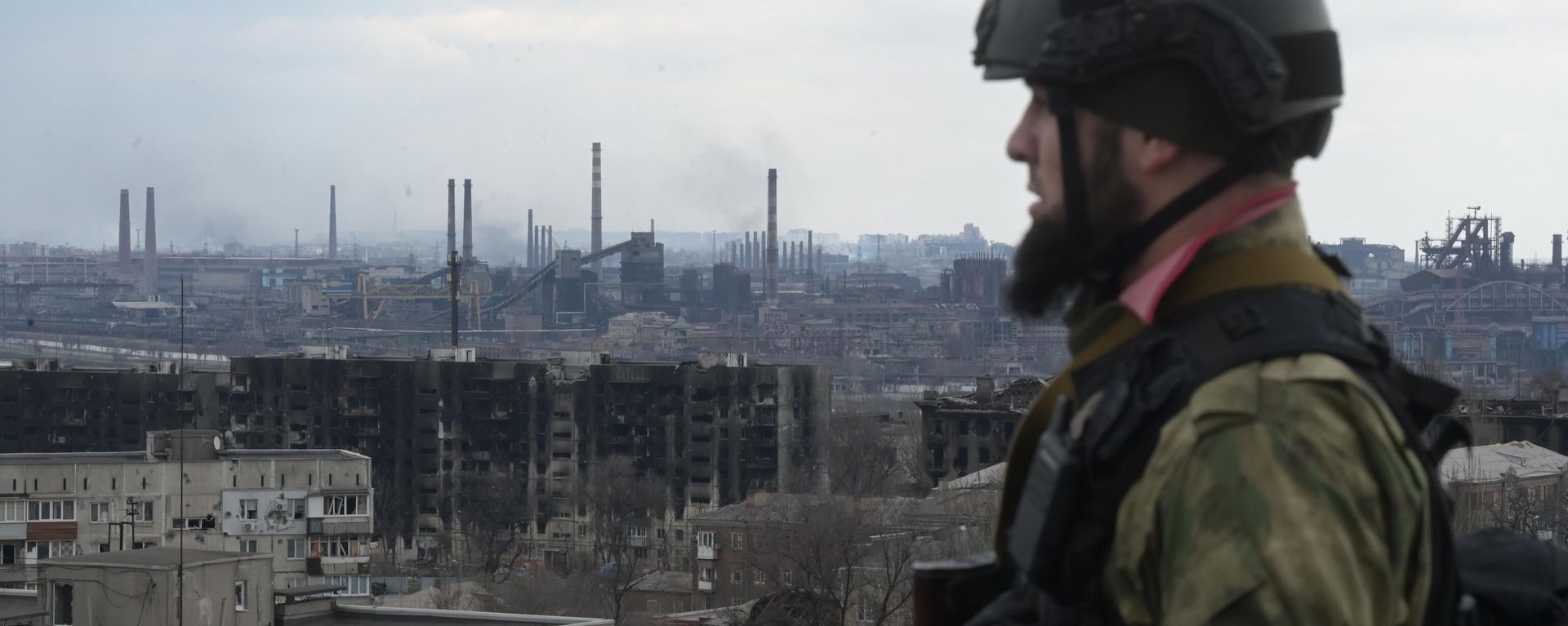 A serviceman of Russian special police rapid response detachment Akhmat is seen in Mariupol, Donetsk People's Republic. A serviceman of Russian special police rapid response detachment Akhmat is seen in Mariupol, Donetsk People's Republic. - Sputnik International, 1920, 17.04.2022
