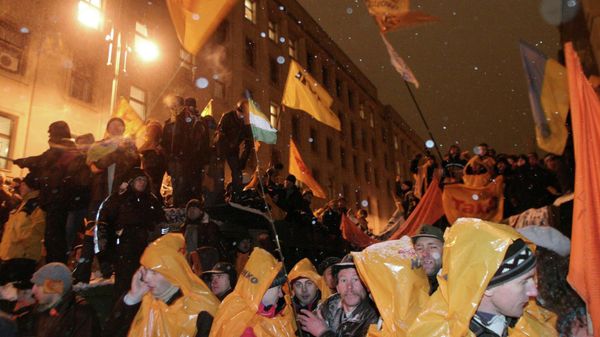 Сторонники Виктора Ющенко у здания администрации президента Украины в Киеве - Sputnik International