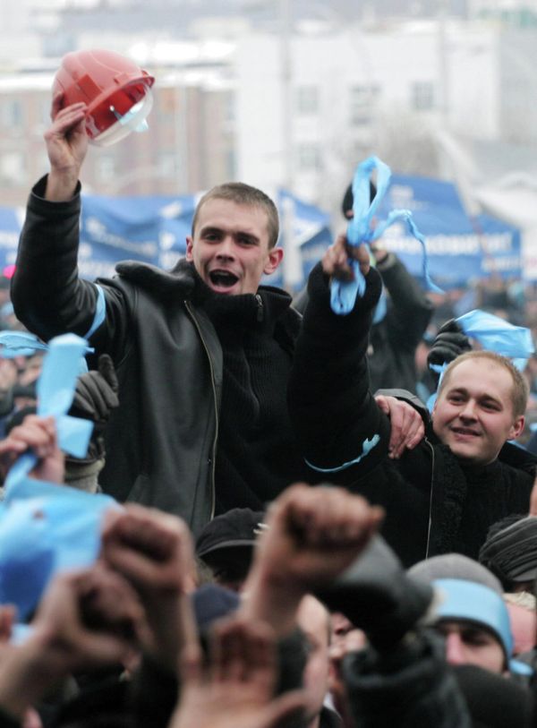 22 November 2004: The preliminary results of the second round of voting are released, with Yanukovych leading with 49.46% to Yushchenko’s 46.61%. The results demonstrate the split nature of the country, with central and western Ukraine voting for Yuschchenko while the south and southeast shows support for Yanukovych. - Sputnik International