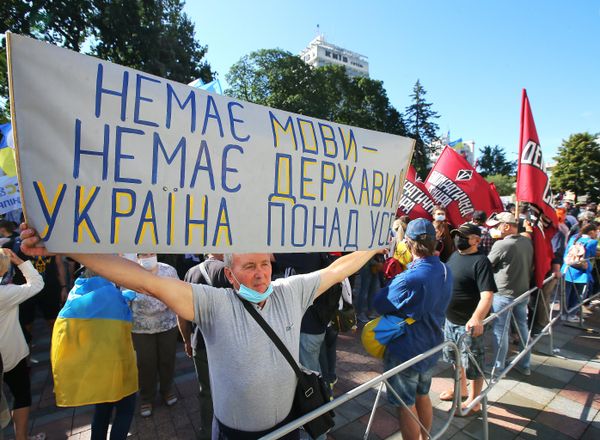The February 2014 decision to repeal the law on the status of the Russian language triggered mass unrest.The status of the Russian language became one of the fundamental points of division in Ukrainian society in the 2000s. Throughout the country’s post-Soviet history, the issue of the Russian language has been used as a tool by politicians to influence their electorate. The Donbass is predominantly Russian-speaking. Surzhyk – a mix of Russian and Ukrainian – is common in rural areas of the country.On 8 August 2012, Ukraine’s parliament passed a law allowing for the use of regional languages (Russian enjoyed this status throughout the eastern regions of the country) on a par with the state language – Ukrainian.On 23 February 2014, immediately after the coup d’état in Kiev, Ukraine’s parliament voted to scrap the 2012 language law. This step sparked strong unrest in Ukraine’s southern and eastern regions. Local residents, who had already expressed disagreement with the political processes taking place in Kiev, perceived the repeal of this law as an infringement of their language rights. - Sputnik International