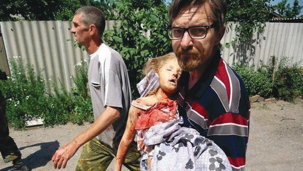 08.06.2014 года, пос. Семеновка. В результате артиллерийского обстрела военными преступниками из Вооруженных Сил Украины, была убита пятилетняя девочка - Sputnik International
