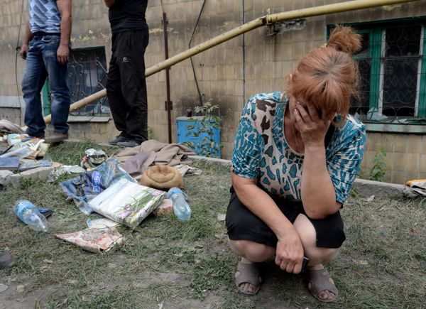 July 2014: The consequences of a Ukrainian air strike in Snezhnoe. - Sputnik International