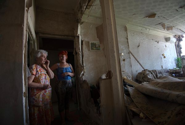 July 2014: Women in an apartment damaged during the shelling of Kramatorsk, Donetsk People’s Republic. - Sputnik International