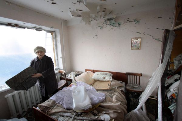 December 2017: A woman in the city of Yasinovataya, Donetsk People’s Republic does her best to clean up a room in her home, which has been heavily damaged in Ukrainian shelling. - Sputnik International