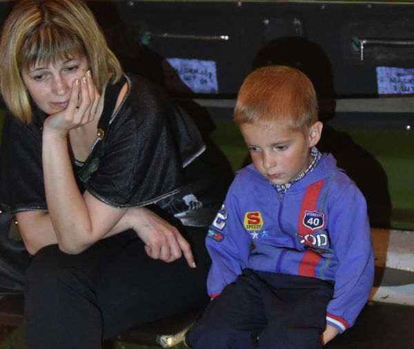 2015, Rostov-on-Don. A woman and her child aboard a Russian Emergencies Ministry plane taking Donbass children to Moscow for treatment. - Sputnik International