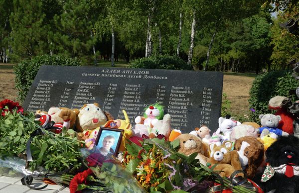 The youngest of those whose names are carved on the granite slab was less than a year old. - Sputnik International