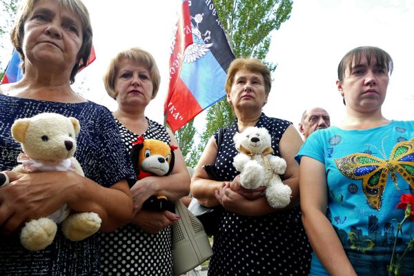 People at the Alley of Angels memorial in Donetsk to commemorate those children killed in Donbass. - Sputnik International