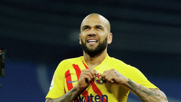 FC Barcelona's Dani Alves celebrates after the match - Sputnik International