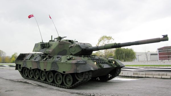 A Turkish army Leopard 1 tank drives through a test range at a military base near the western town of Arifiye, Turkey, Thursday, Nov. 12, 2009. - Sputnik International