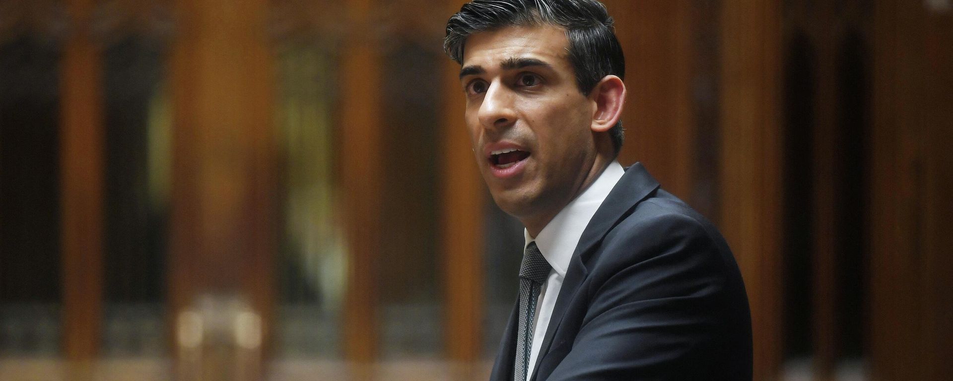 A handout photograph taken and released by the UK Parliament shows Britain's Chancellor of the Exchequer Rishi Sunak gesturing as he presents the Spring Budget statement to MPs at the House of Commons, in London, on March 23, 2022 - Sputnik International, 1920, 28.04.2022