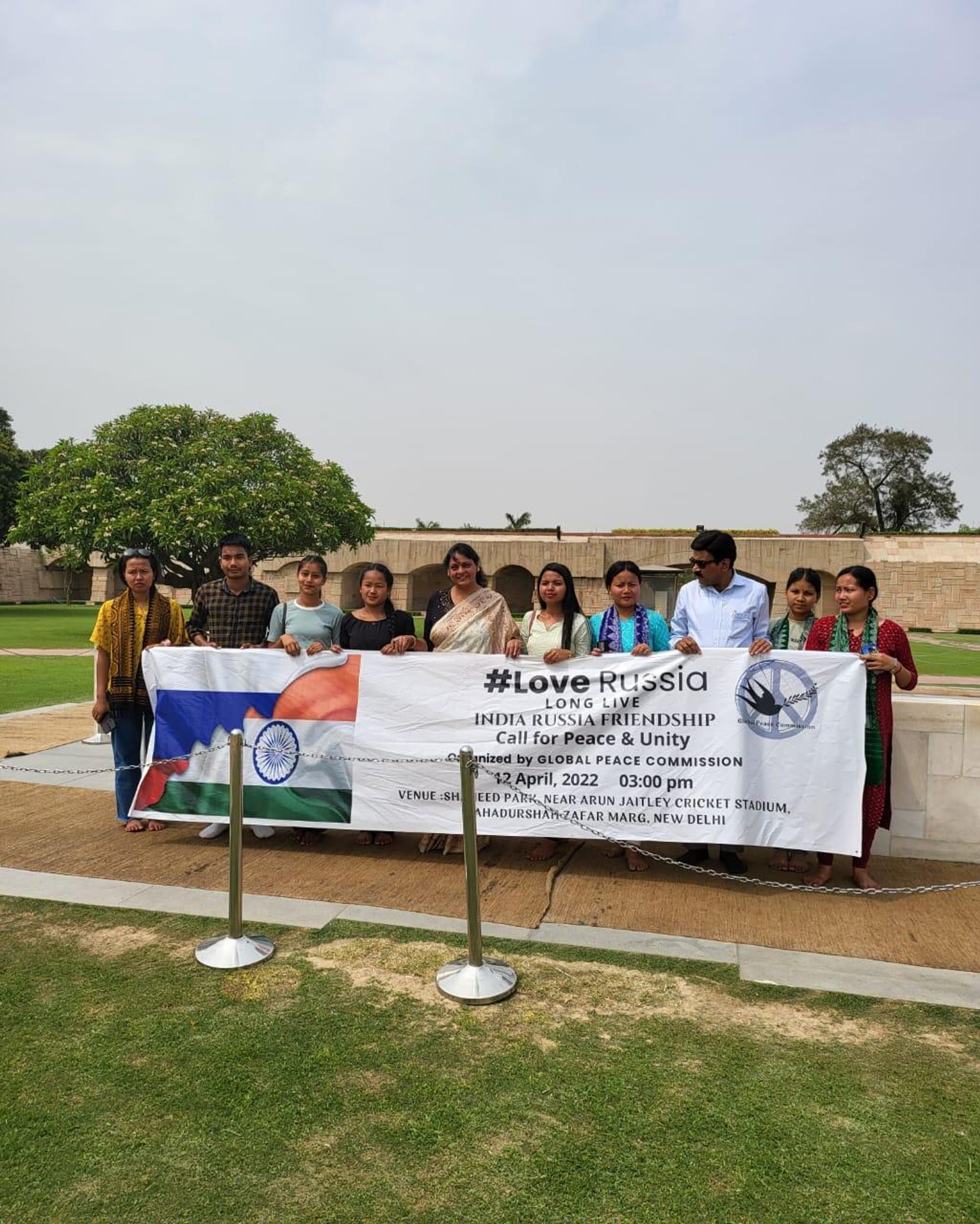 Supporters In Mahatma Gandhi Memorial  - Sputnik International, 1920, 12.04.2022