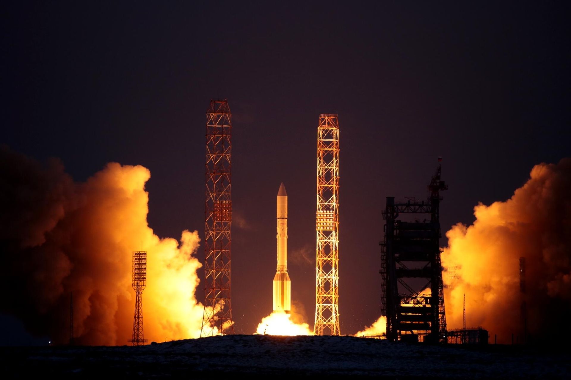 Launch of the Proton-M carrier rocket with the Breeze-M upper stage and the Express-AMU3 and Express-AMU7 spacecraft from the launch complex of the Baikonur cosmodrome. - Sputnik International, 1920, 09.07.2022