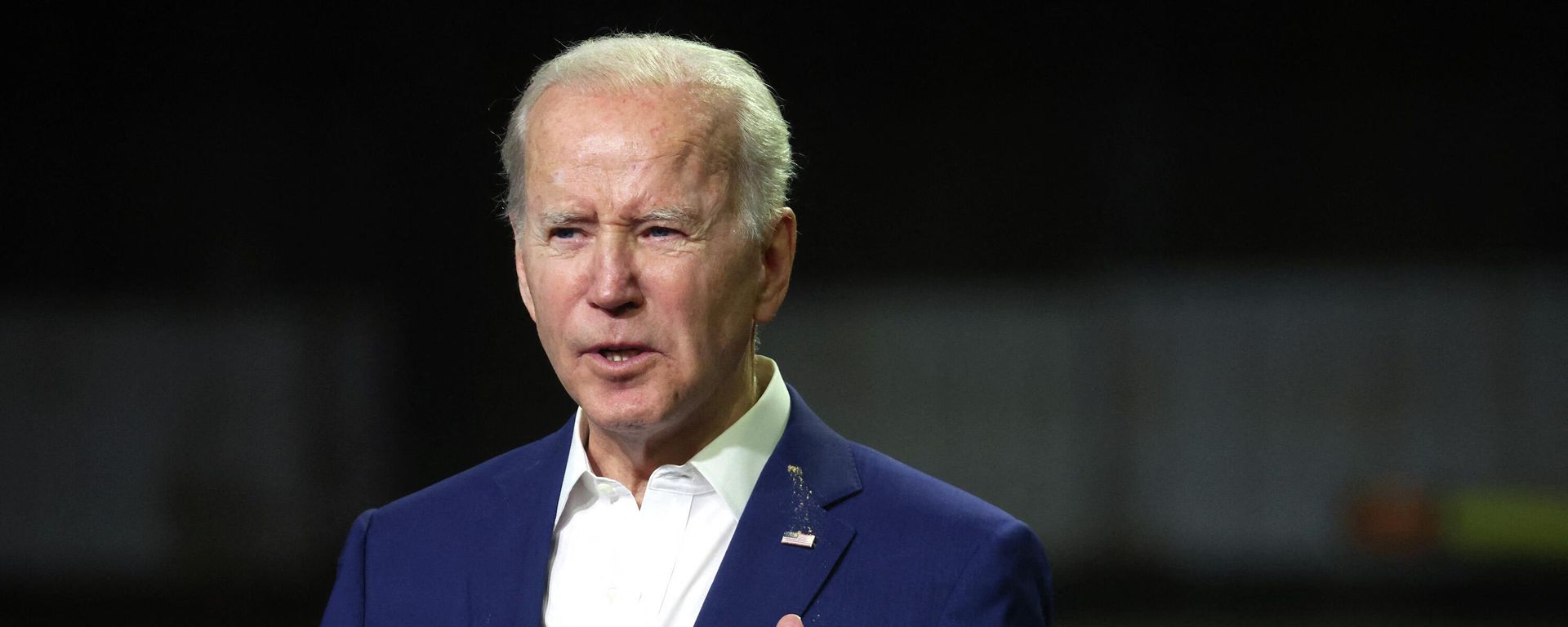 U.S. President Joe Biden speaks to guests during a visit to POET Bioprocessing on April 12, 2022 in Menlo, Iowa. - Sputnik International, 1920, 17.04.2022