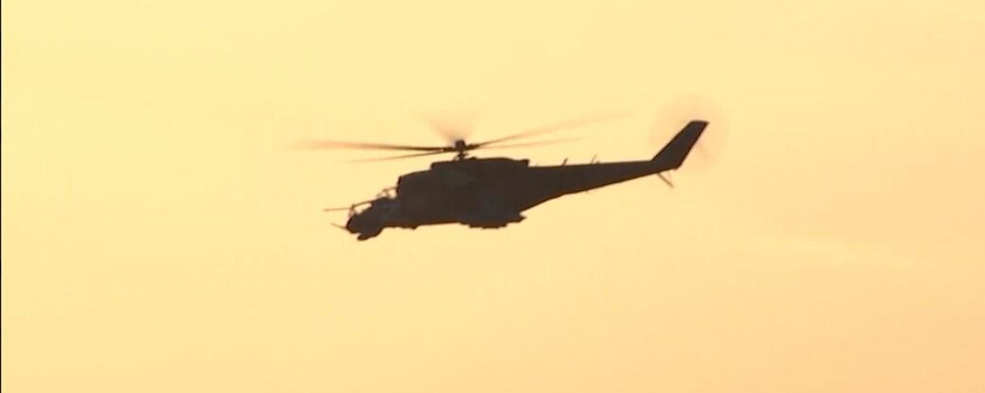 Russian strike helicopters on combat mission - Sputnik International, 1920, 13.04.2022
