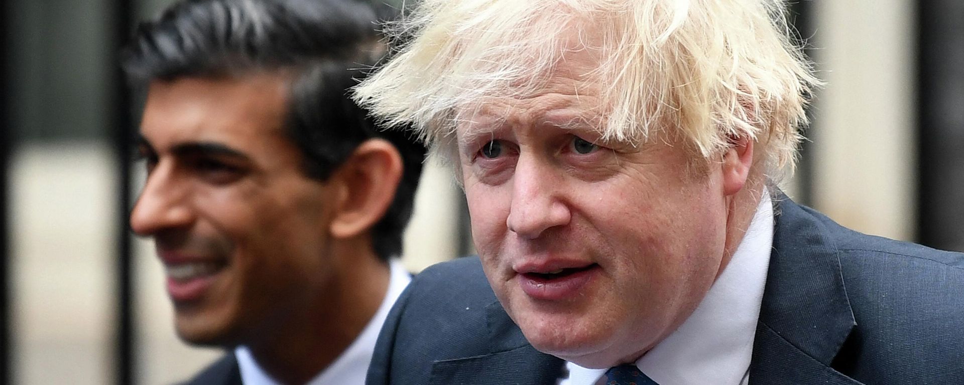 In this file photo taken on December 01, 2021 Britain's Prime Minister Boris Johnson (R) stands with Britain's Chancellor of the Exchequer Rishi Sunak during a meeting with Small Business Saturday entrepreneurs in Downing Street in central London - Sputnik International, 1920, 13.04.2022