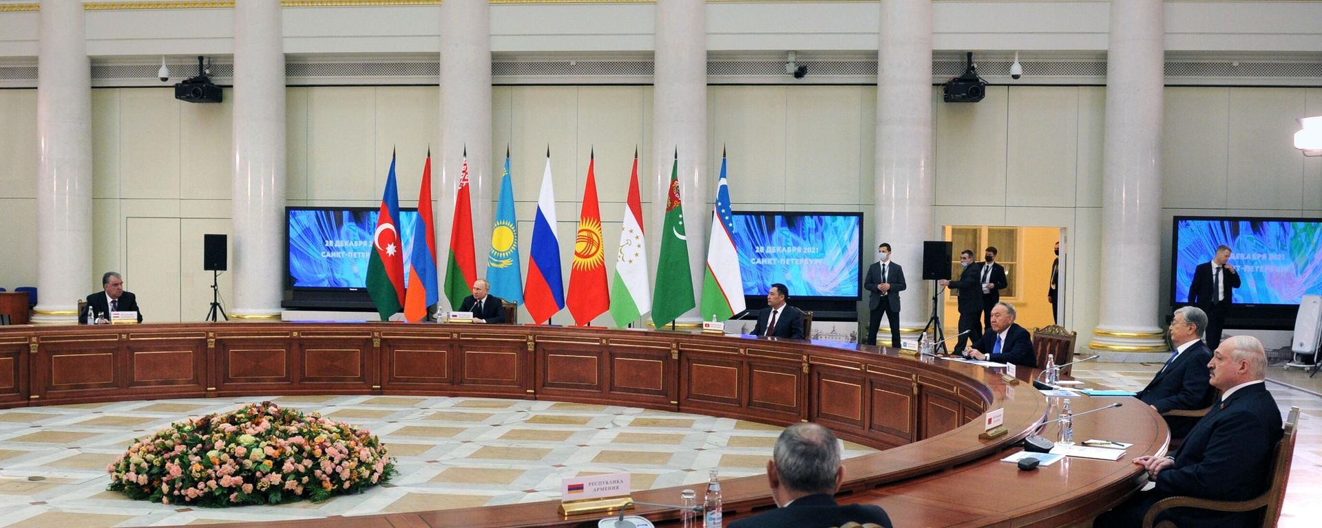 Russian President Vladimir Putin at a meeting of the informal summit of the heads of state - members of the Commonwealth of Independent States (CIS) - Sputnik International, 1920, 17.04.2026