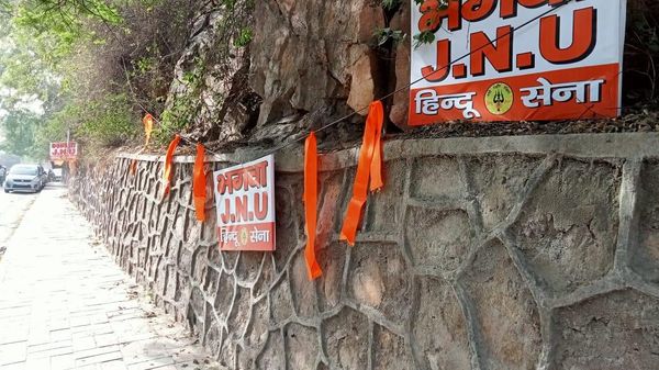 Hindu Sena  put up posters with text reading Bhagwa (saffron) JNU. - Sputnik International
