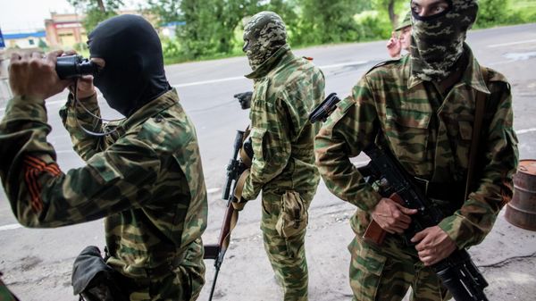 Donbass People's Militia fighters take part in fighting in the village of Semyonovka outside Slavyansk. May 2014. - Sputnik International
