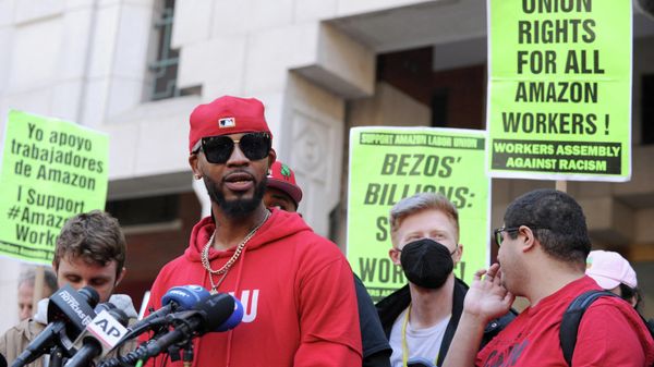 Union organizer Christian Smalls speaks following the April 1, 2022, vote for the unionization of the Amazon Staten Island warehouse in New York. - Sputnik International