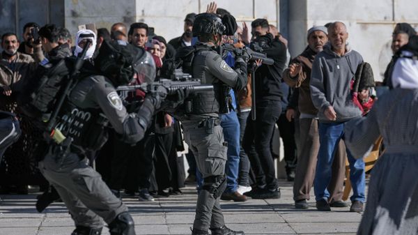 Israeli security forces take position during clashes with Palestinians demonstrators at the Al Aqsa Mosque compound in Jerusalem's Old City, Friday, April 15, 2022. - Sputnik International
