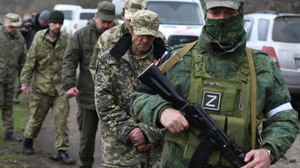 Ukrainian PoWs being led through the memorial 'Nothing is Forgotten, Nothing is Forgiven!' in Lugansk People's Republic in a day of remembrance to the victims of Ukrainian aggression. April 14, 2022. - Sputnik International