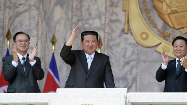 This picture taken on April 15, 2021 and released from North Korea's official Korean Central News Agency (KCNA) on April 16 shows North Korean leader Kim Jong Un (C) giving a speech at Kim Il Sung Square to mark the Day of the Sun, the 110th birth anniversary of late North Korean leader Kim Il Sung, in Pyongyang. - Sputnik International