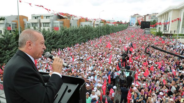 Turkey's President Recep Tayyip Erdogan, talks to supporters during a campaign rally in Istanbul for the June 23 re-run of Istanbul elections, Wednesday, June 19, 2019. Erdogan has claimed that former Egyptian President Mohammed Morsi did not die of natural causes but that he was killed. At the campaign speech Erdogan offered as evidence the fact that the deposed president allegedly flailed in court for 20 minutes and that nobody assisted him. ( - Sputnik International