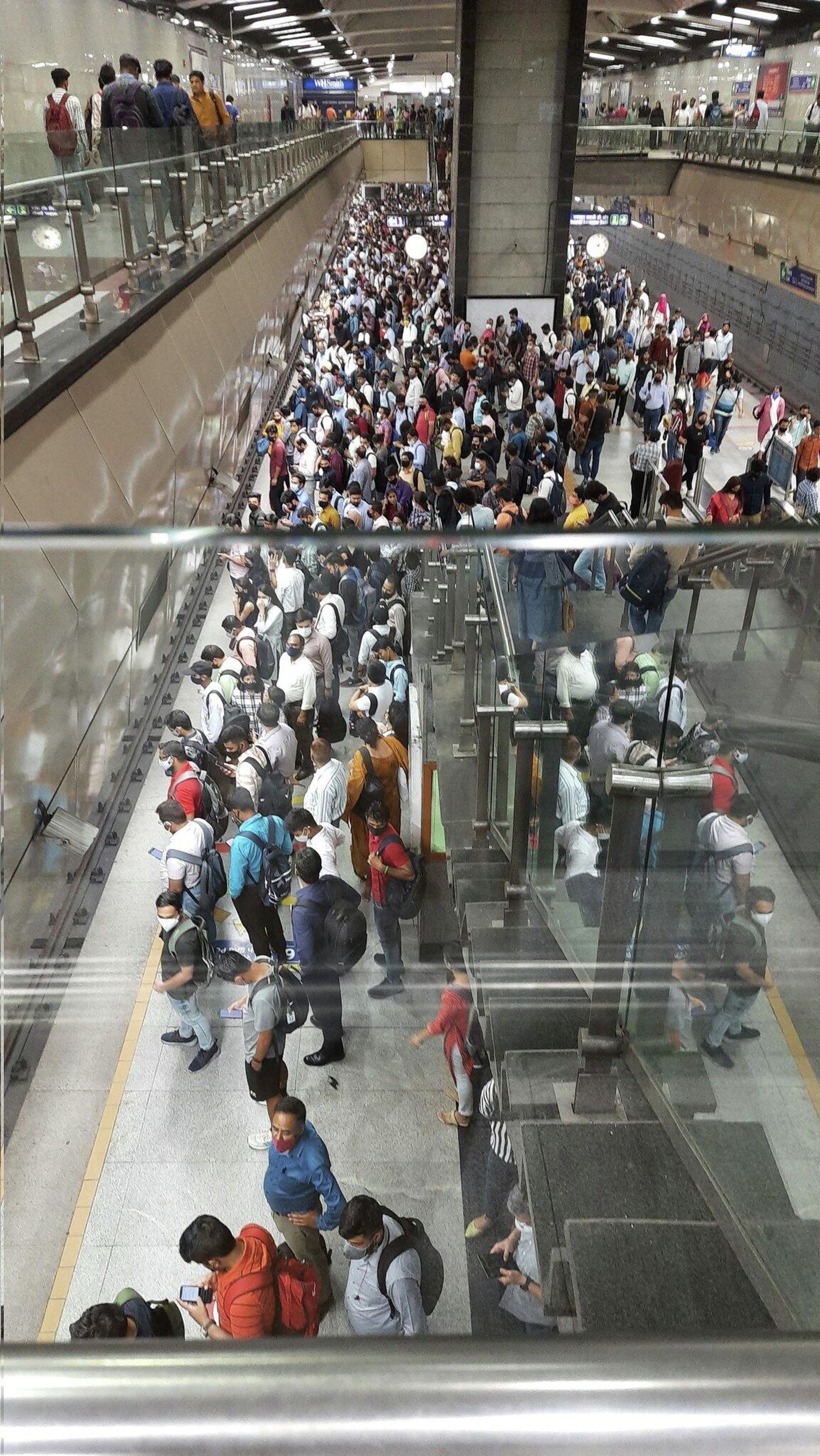 Hauzkhas Metro Station saws more than usual footfalls - Sputnik International, 1920, 18.04.2022