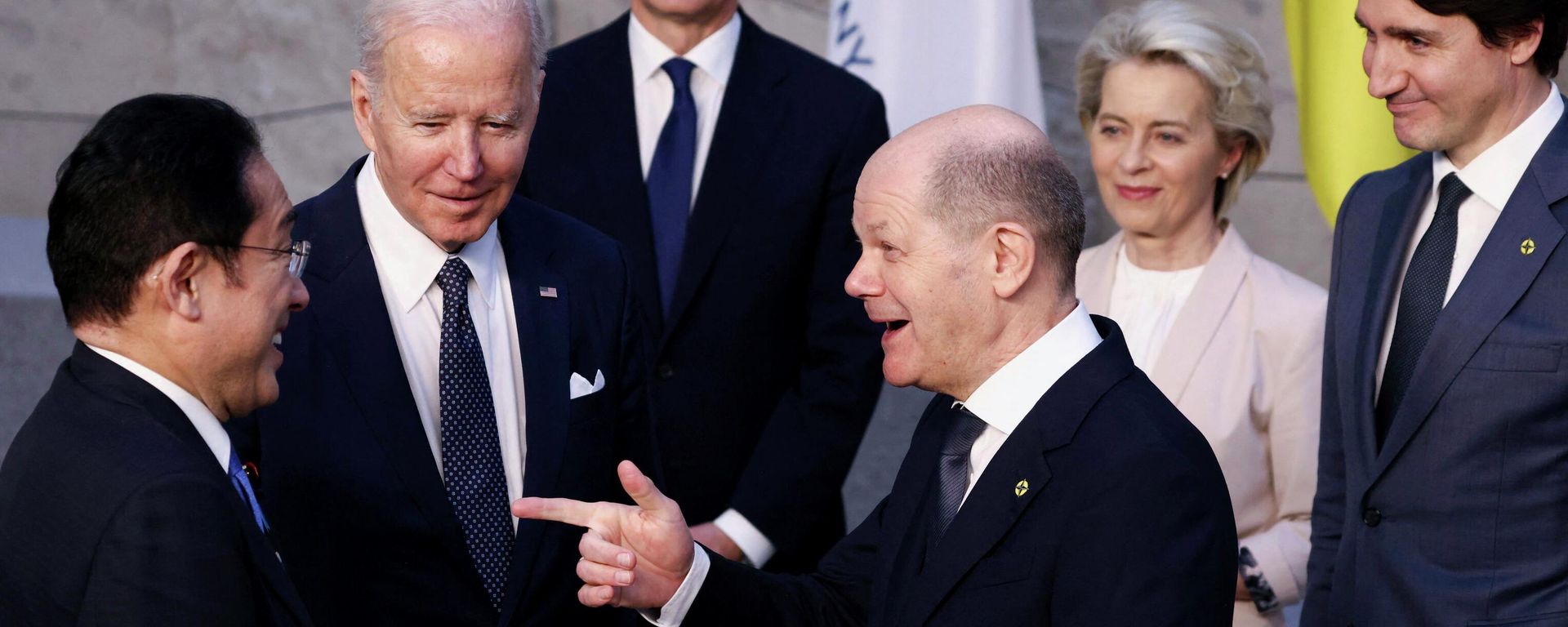 Japan's Prime Minister Fumio Kishida, left,  U.S. President Joe Biden, second left and Germany's Chancellor Olaf Scholz, foreground right, speak with NATO Secretary General Jens Stoltenberg, background left European Commission President Ursula von der Leyen, background second right and Canada's Prime Minister Justin Trudeau, right, prior to posing for a G7 leaders' group photo, during a NATO summit in Brussels, Belgium - Sputnik International, 1920, 18.05.2023