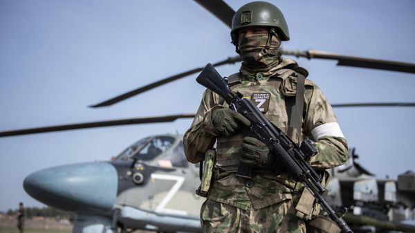 A Russian serviceman at an airfield in the area of the special military operation in Ukraine. - Sputnik International