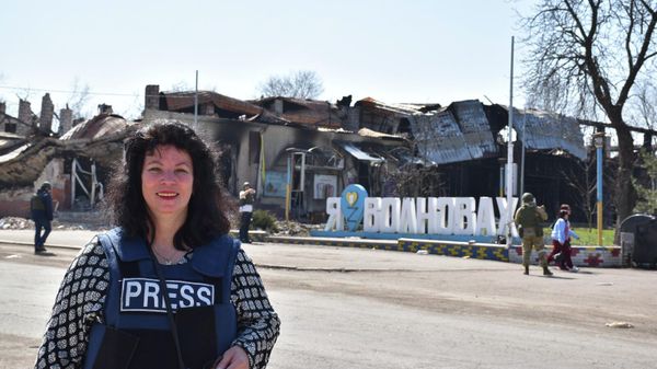 Dutch independent journalist Sonja van den Ende in Volnovakha  - Sputnik International