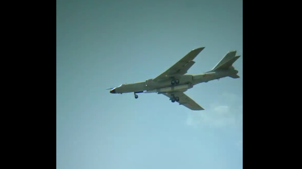 A Chinese Xi'an H6-N bomber carrying a ballistic missile believed to have hypersonic capability - Sputnik International