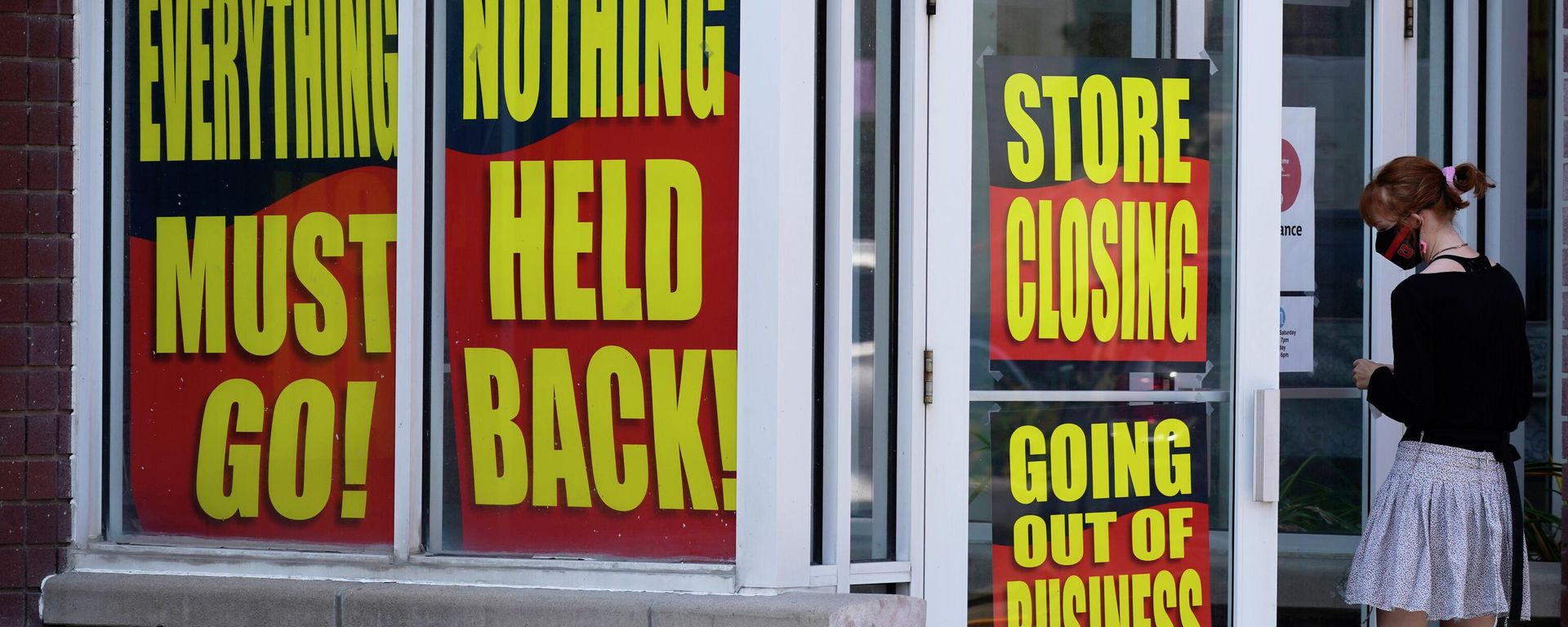 Store closing signs are shown on a Stein Mart store Sunday, Aug. 30, 2020, in Salt Lake City. - Sputnik International, 1920, 15.07.2022