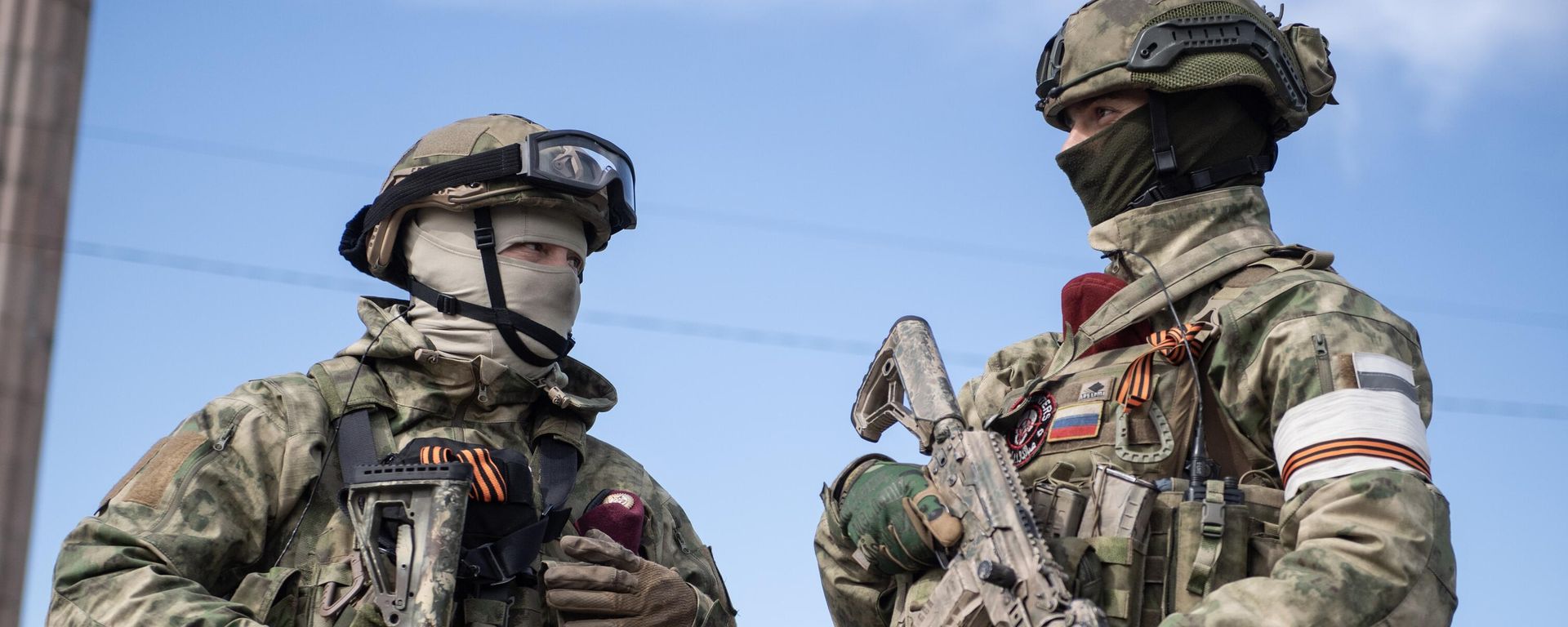 Servicemen of the Russian National Guard patrol the area next to the Alley of Fame memorial complex, as Russia's military operation in Ukraine continues, in Kherson, Ukraine. Servicemen of the Russian National Guard patrol the area next to the Alley of Fame memorial complex, as Russia's military operation in Ukraine continues, in Kherson, Ukraine. - Sputnik International, 1920, 09.11.2022