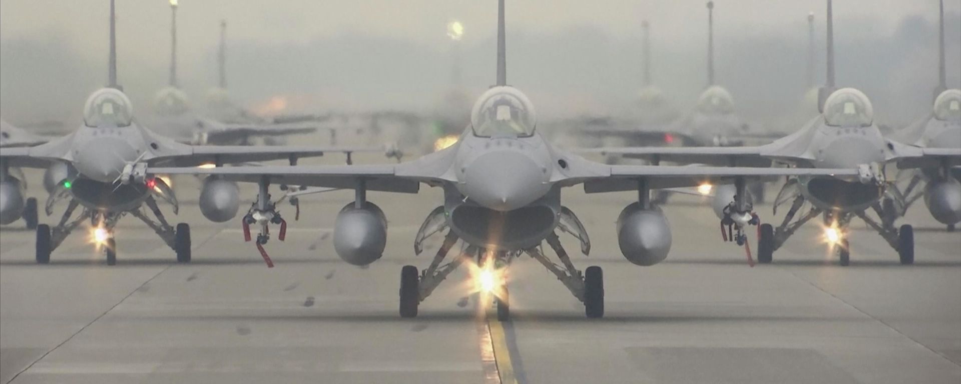 In this image taken from video, Taiwanese Air Force F-16V fighter jets taxi along a runway during a drill in Chiayi in southwestern Taiwan, Wednesday, Jan. 5, 2022. Taiwan's Air Force pilots drilled on Wednesday to simulate an interception of Chinese aircraft into Taiwan's air defense identification zone. (AP Photo) - Sputnik International, 1920, 06.06.2024
