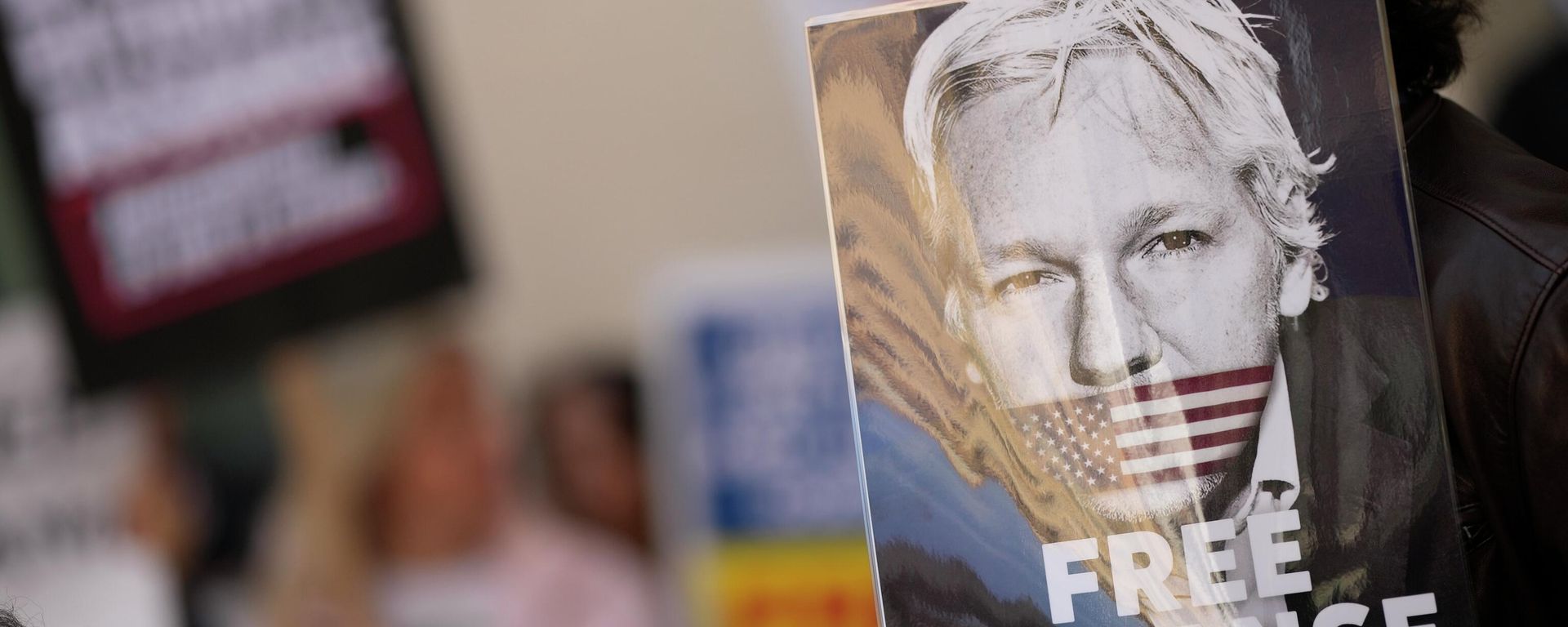 Wikileaks founder Julian Assange supporters hold placards as they gather outside Westminster Magistrates court In London, Wednesday, April 20, 2022. Wikileaks founder Julian Assange supporters hold placards as they gather outside Westminster Magistrates court In London, Wednesday, April 20, 2022. - Sputnik International, 1920, 20.12.2023