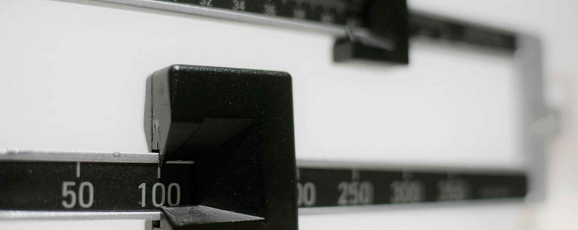 This Tuesday, April 3, 2018 file photo shows a closeup of a beam scale in New York. - Sputnik International, 1920, 03.03.2023