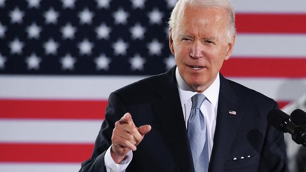 US President Joe Biden speaks on the infrastructure investments made at Portland International Airport, at the Portland Air National Guard 142 Fighter Base in Portland, Oregon, on April 21, 2022 - Sputnik International