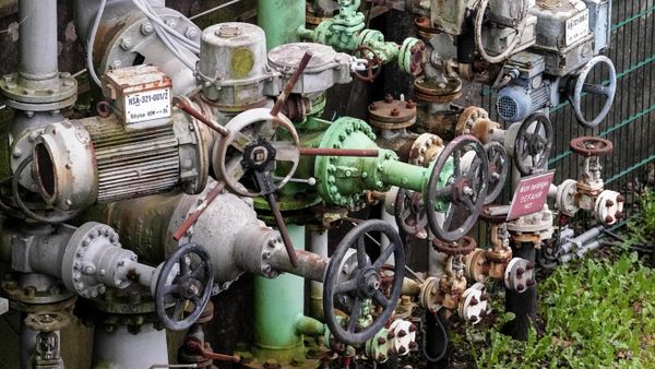 Pipeline taps are pictured near a chemical plant in Wesseling, near Cologne, Germany, Wednesday, April 6, 2022 - Sputnik International
