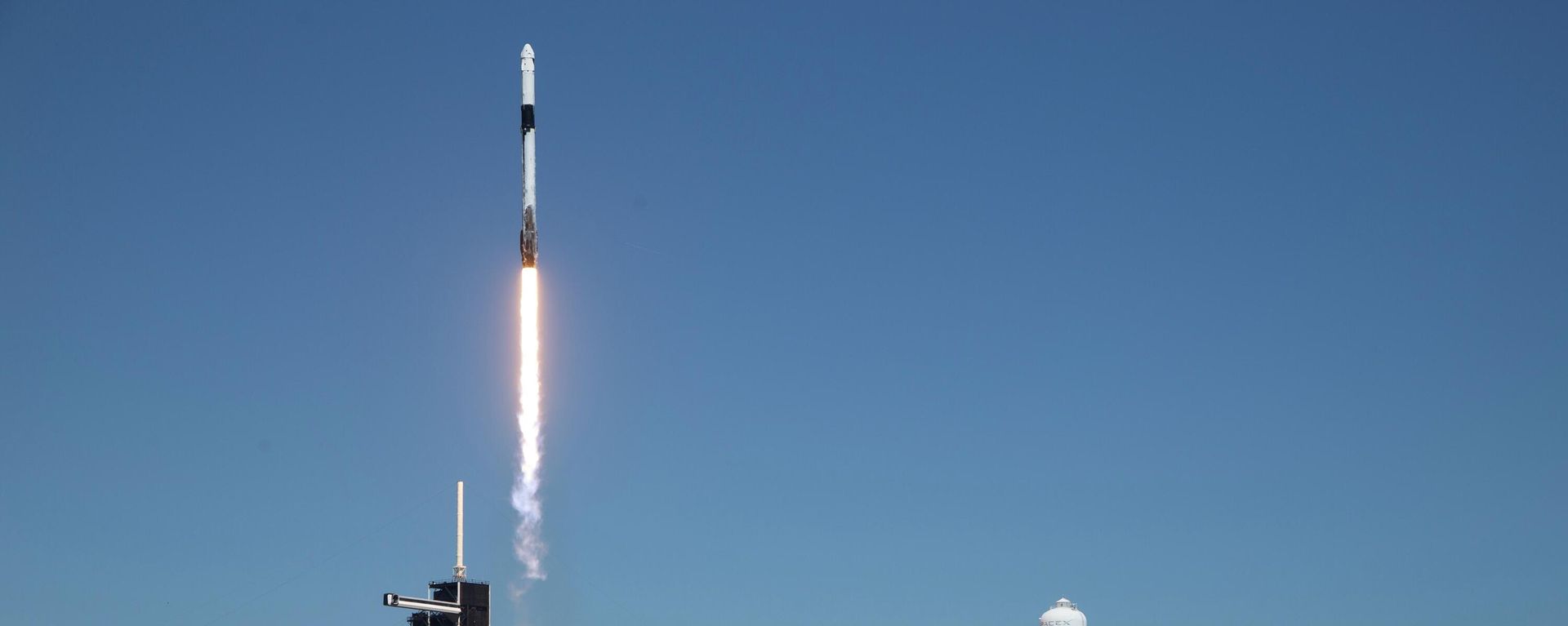 In this image provided by NASA, a SpaceX Falcon 9 rocket, with the Crew Dragon capsule attached, lifts off with the first private crew from Launch Complex 39A Friday, April 8, 2022, at the Kennedy Space Center in Cape Canaveral, Fla. - Sputnik International, 1920, 01.03.2023