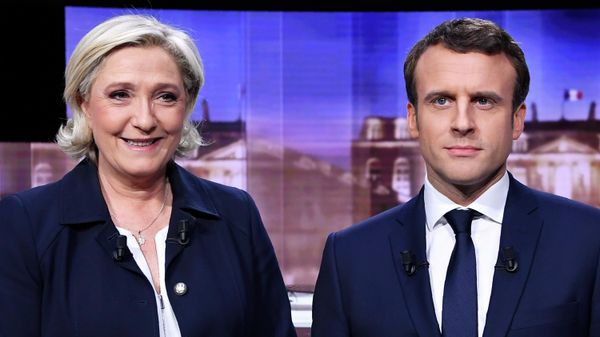 French presidential election candidate for the far-right Front National party, Marine Le Pen, left, and French presidential election candidate for the En Marche ! movement, Emmanuel Macron, pose prior to the start of a live broadcast face-to-face televised debate in La Plaine-Saint-Denis, north of Paris, May 3, 2017. It's meant to be the climax of France's presidential campaign. Centrist French President Emmanuel Macron and far-right contender Marine Le Pen are facing each other Wednesday April 20, 2022 evening in a one-on-one televised debate that promises to be challenging for both of them _ and may be decisive ahead of Sunday's runoff vote.  - Sputnik International