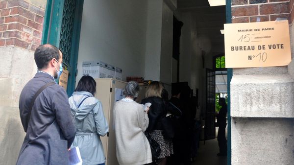 France is holding the second round of its presidential election France is holding the second round of its presidential election - Sputnik International