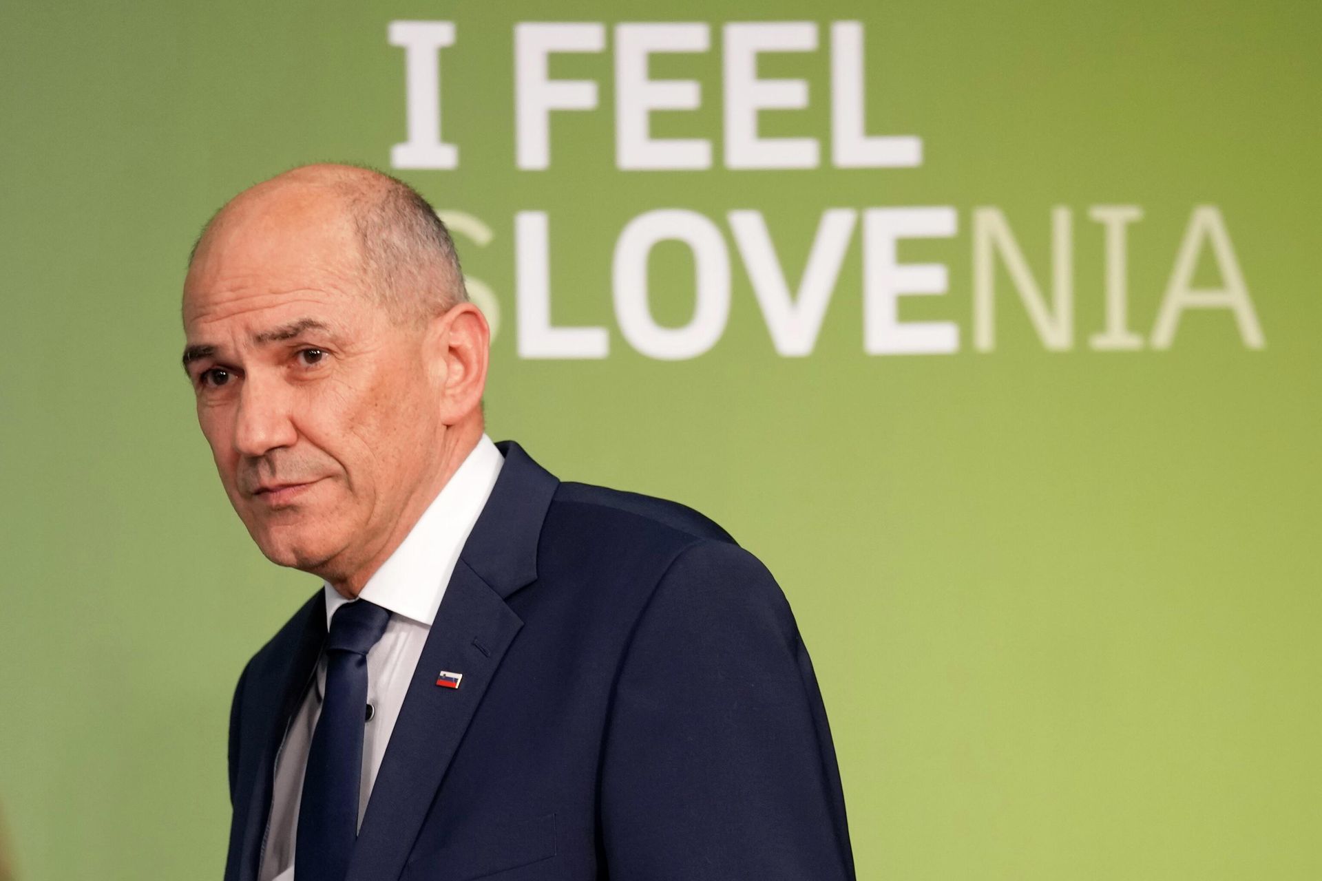 Outgoing Slovenian Prime Minister Janez Jansa walks on a stage to address the media in Ljubljana, Slovenia, Sunday, April 24, 2022. - Sputnik International, 1920, 23.10.2022