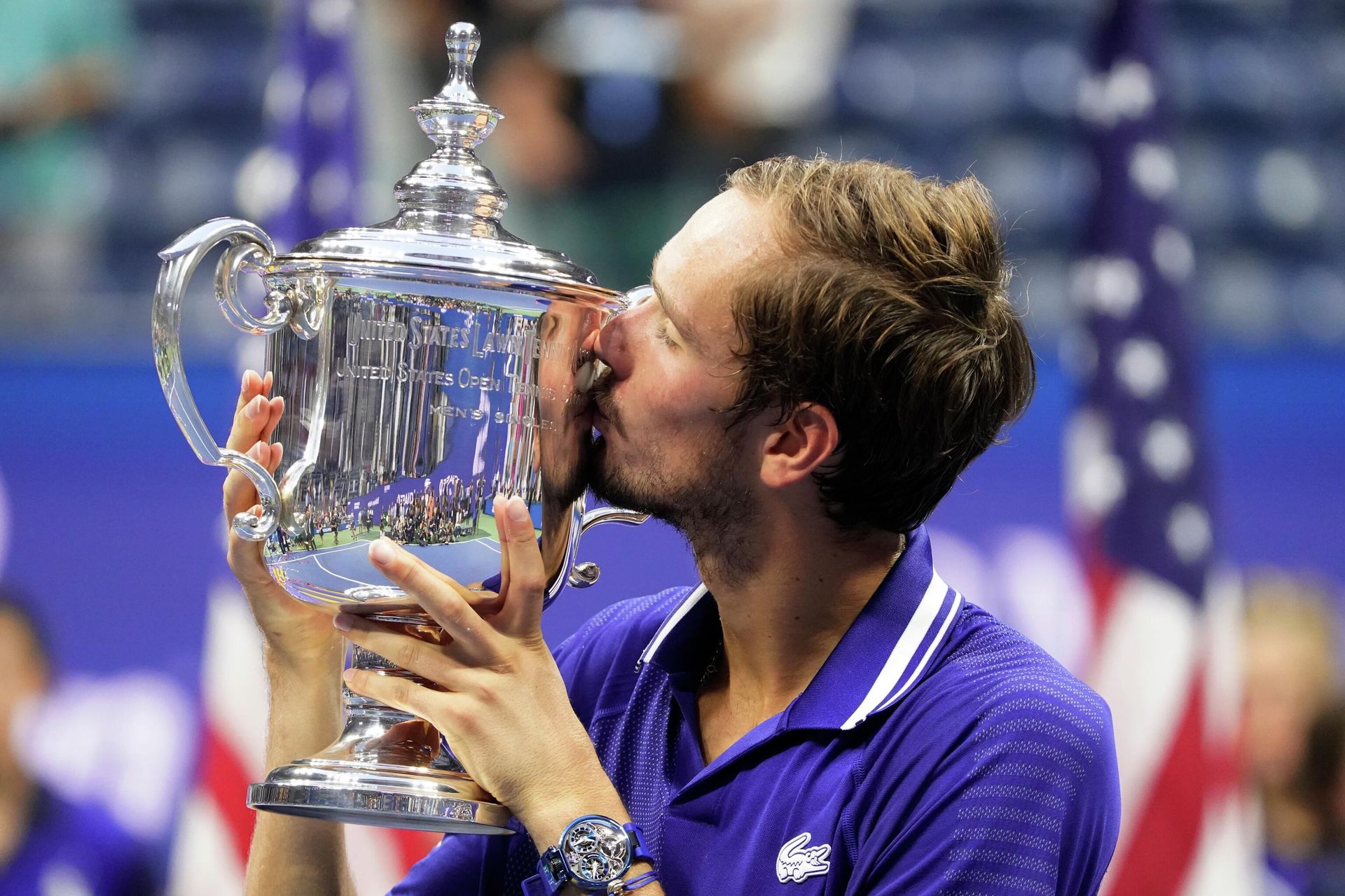Daniil Medvedev, of Russia, kisses the championship trophy after defeating Novak Djokovic, of Serbia, in the men's singles final of the U.S. Open tennis championships, Sunday, Sept. 12, 2021, in New York. Tennis players from Russia and Belarus will not be allowed to play at Wimbledon this year because of the war in Ukraine, the All England Club announced Wednesday, April 20, 2022. - Sputnik International, 1920, 25.04.2022