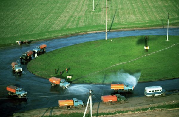 Decontamination of territory in Belarus near the border of the Chernobyl Exclusion Zone. - Sputnik International