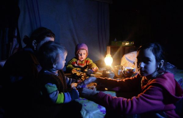 Some families lost all their belongings because of the shelling and were forced not only to hide in bomb shelters but also live there permanently. - Sputnik International