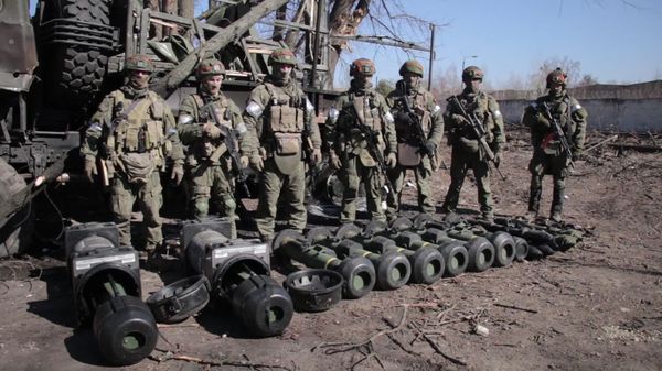 Russian servicemen are pictured by military equipment captured by Russian troops during Russia's military operation in Ukraine, near the village of Huta-Mezhyhirska, in Ukraine. Ten Javelin American-made portable anti-tank missile systems, grenade launchers, man-portable air-defense systems were discovered at a base that was taken under control of the Russian Armed Forces - Sputnik International