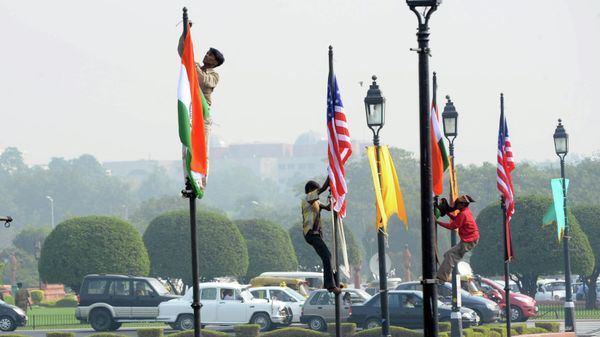 Workers remove US and Indian national flags  (File) - Sputnik International