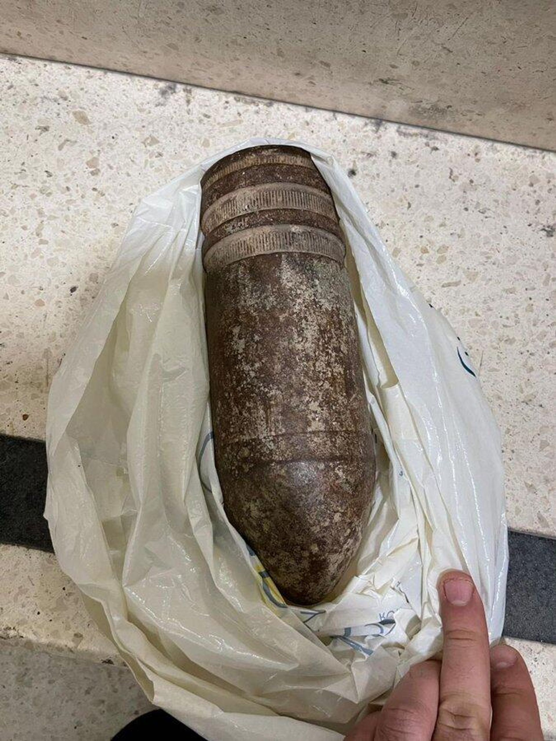 A photo of an artillery shell tourists tried to take with them as a souvenir - Sputnik International, 1920, 28.04.2022
