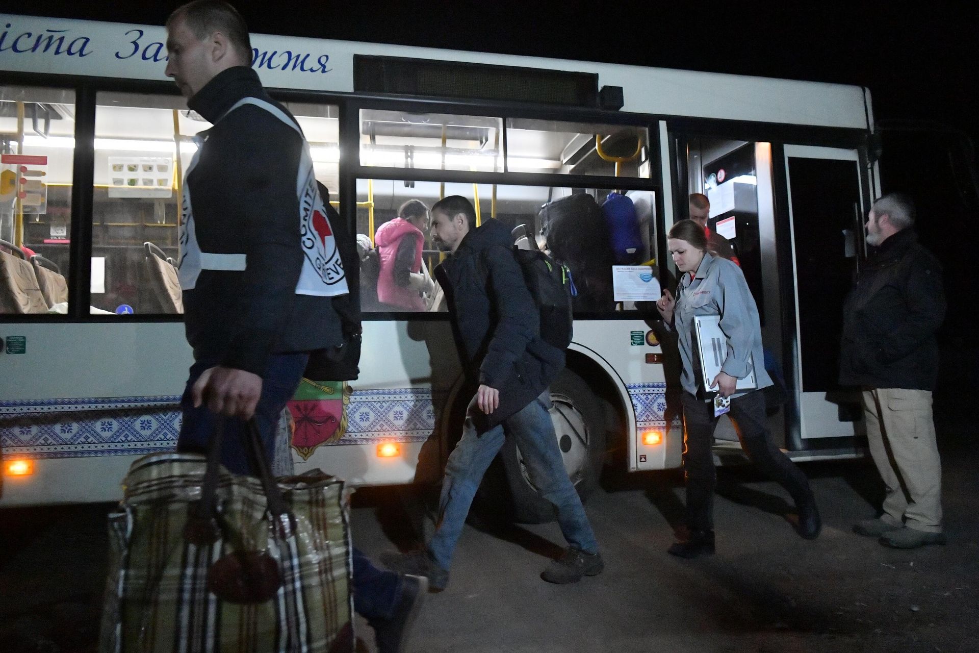 Evacuation of civilians from areas adjacent to Azovstal plant in Mariupol, 30 April 2022 - Sputnik International, 1920, 01.05.2022